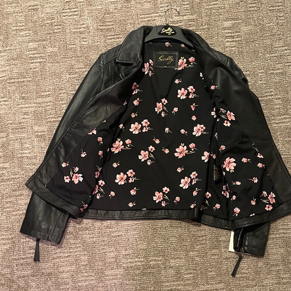 Scully Women's Elegant Black Leather Jacket - Picture 5 of 5